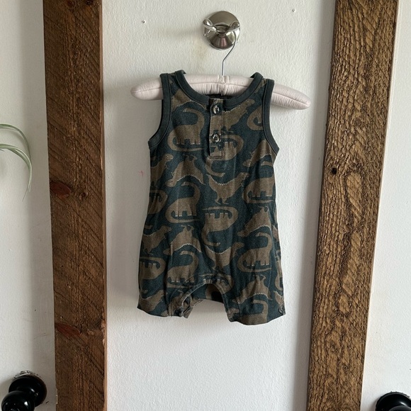 Old Navy Rustic Dinosaur Baby Boy Romper Size 3-6 Months - Picture 1 of 7